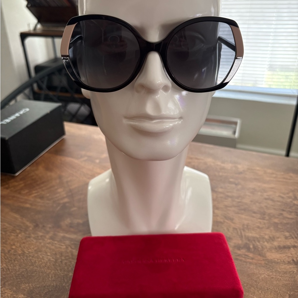 NEW Carolina Herrera oversize sunglasses